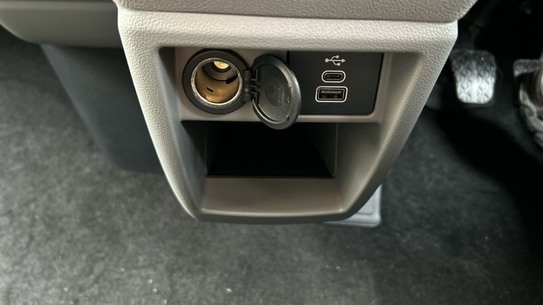 Ford Tourneo Custom 320 L1 Diesel Fwd 2.0 EcoBlue 136ps H1 Titanium 8 seater Auto